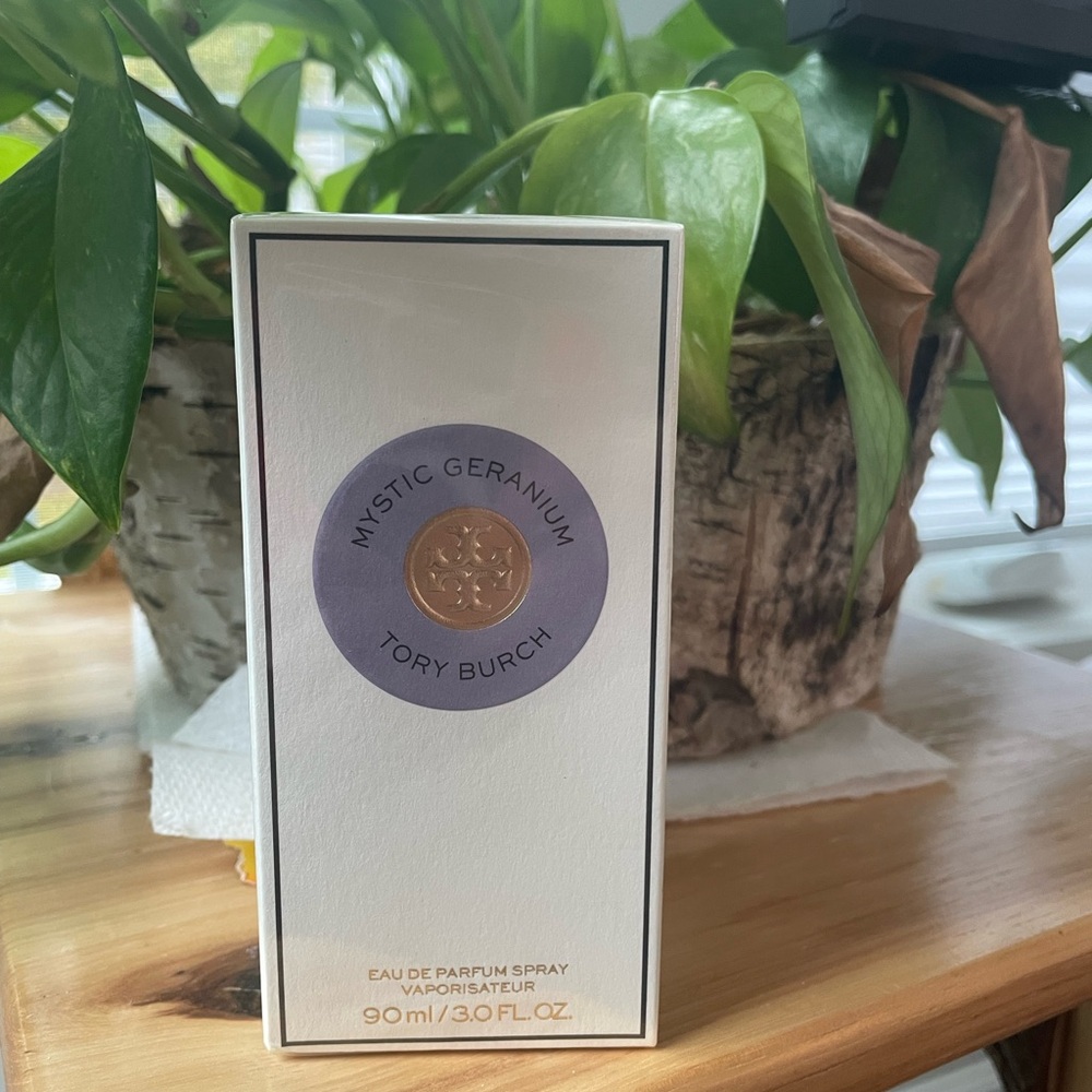🚩SOLD 🚩Tory Burch Mystic Geranium Eau de Parfum - White and  Purple - UNOPENED